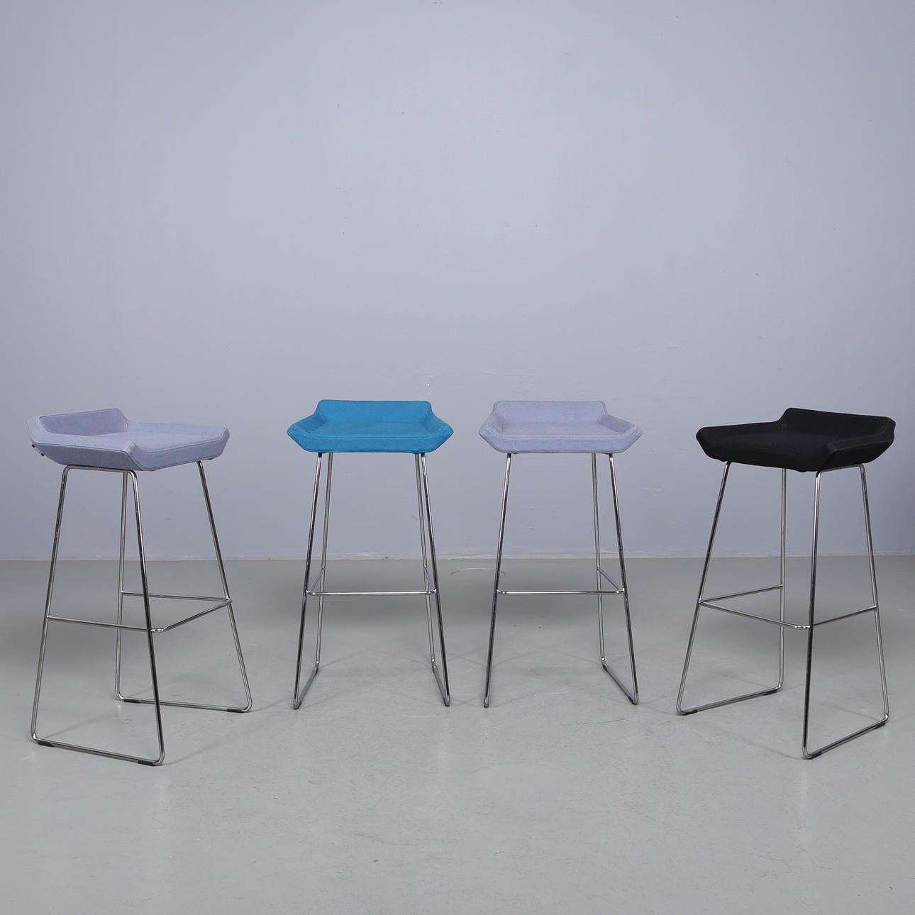 BARSTOLAR, 4 stk, "Happy, Roger Persson, svensk.