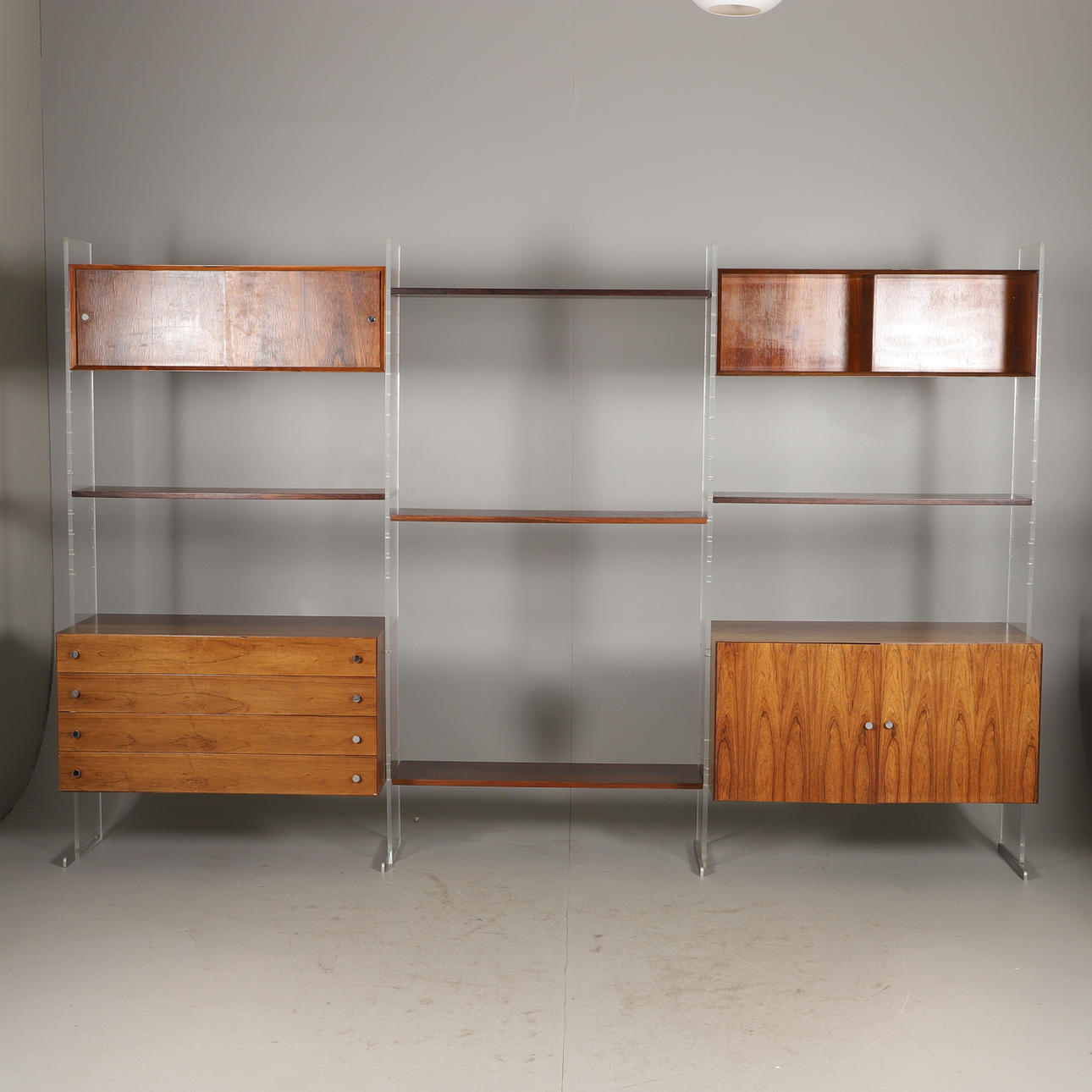 POUL NØRREKLIT. Bücherregal, 3-teilig, Jacaranda/Plexiglas.