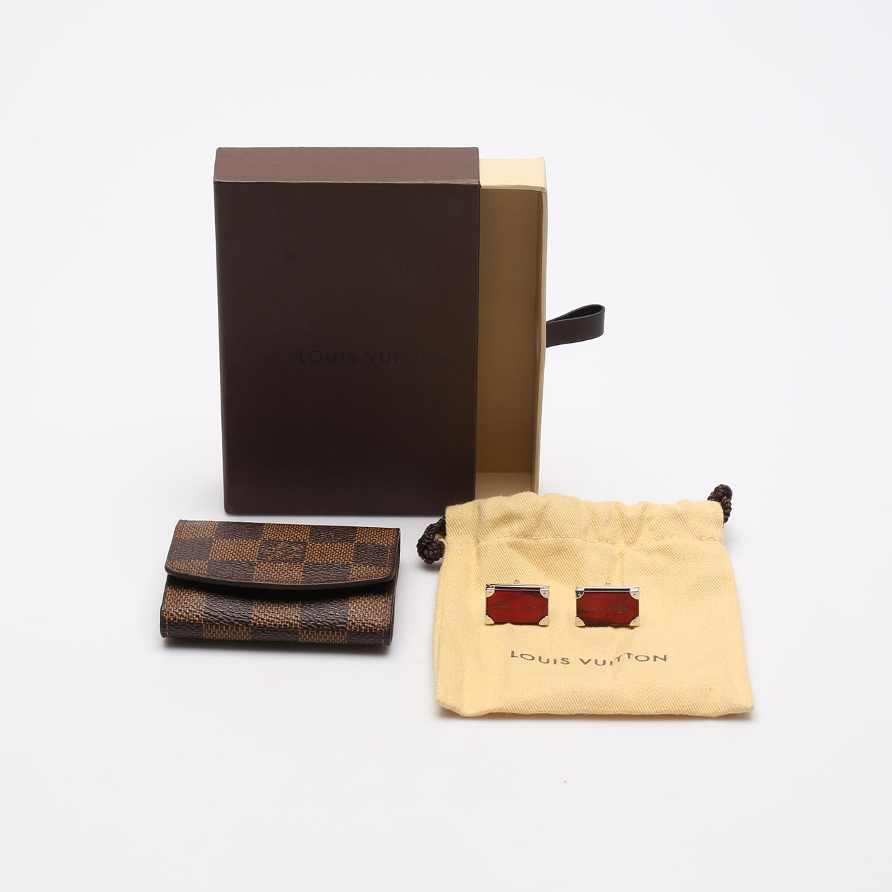 LOUIS VUITTON. manchetknapper, et par, sølv.