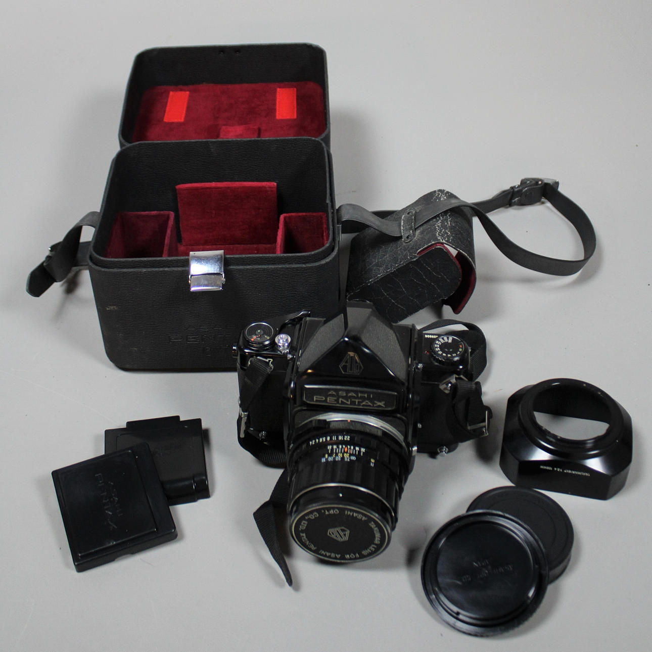 KAMERA, Asahi Pentax 6x7, Japan.