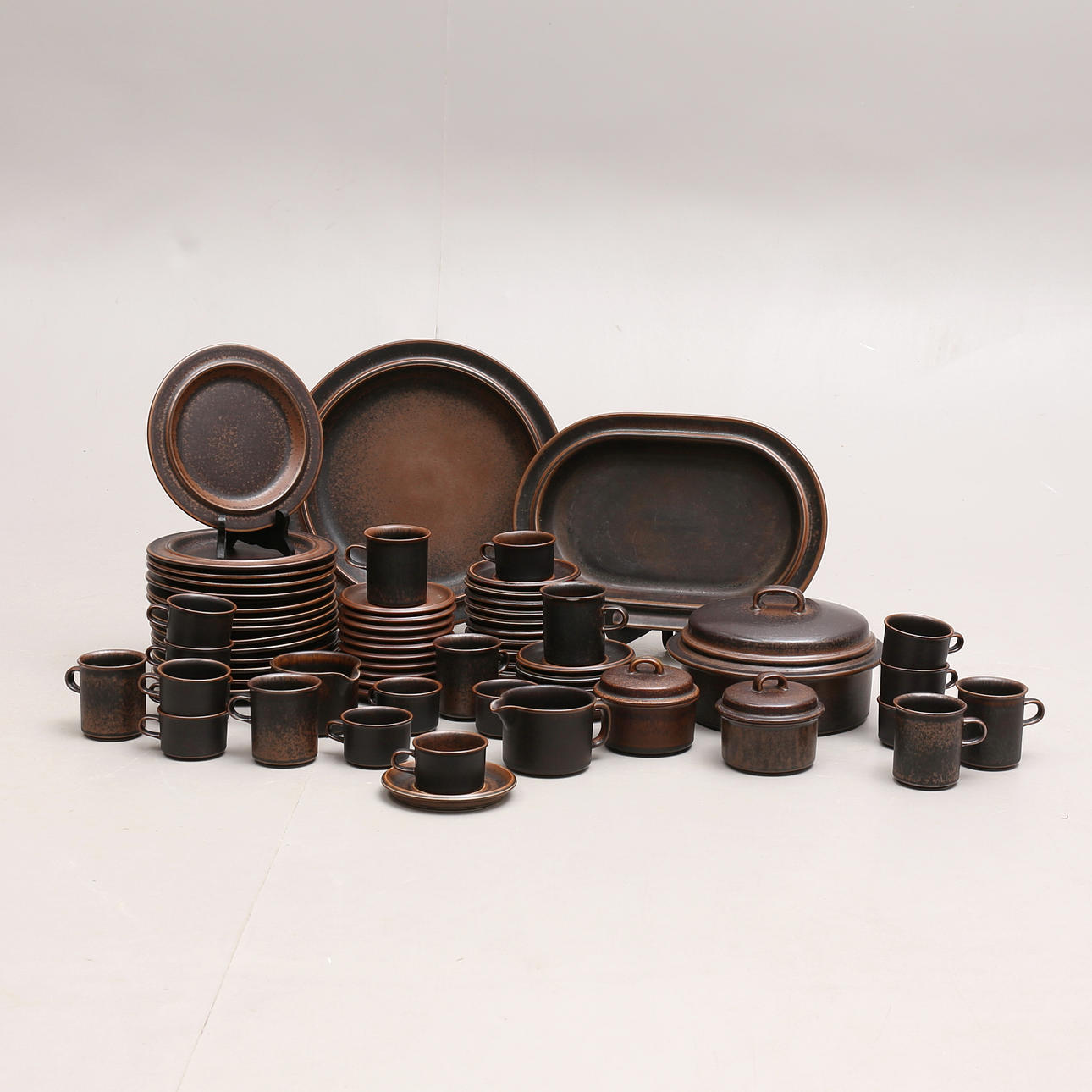 SERVICE, 66 stykker "ruska" Arabia.