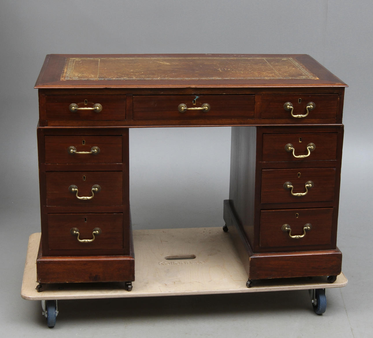 SKRIVBORD MED HURTSAR, engelsk stil, 1900-tal.