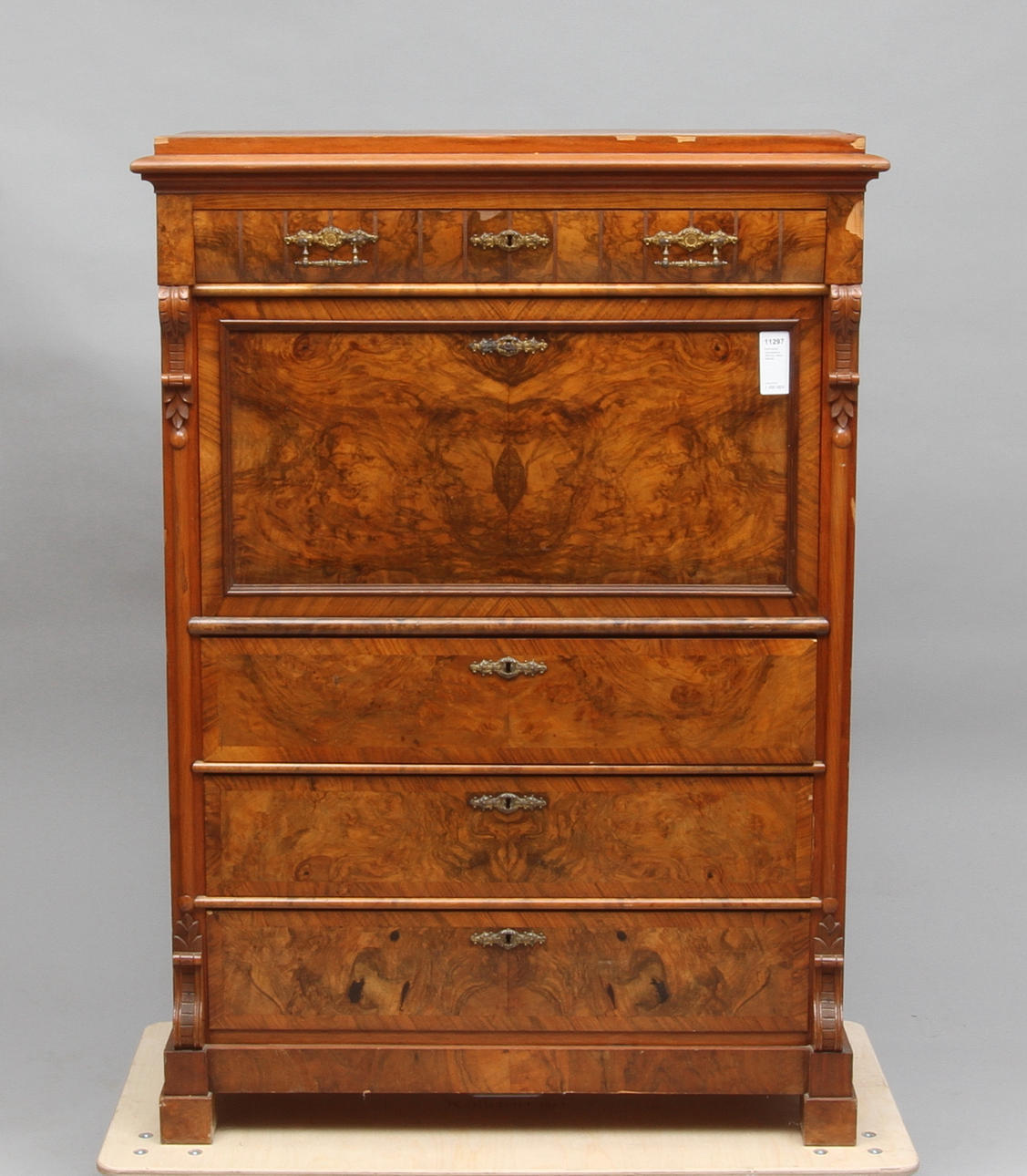 CHIFFONJÉ, nyrenässans, 1800-tal, delvis rotfanér.
