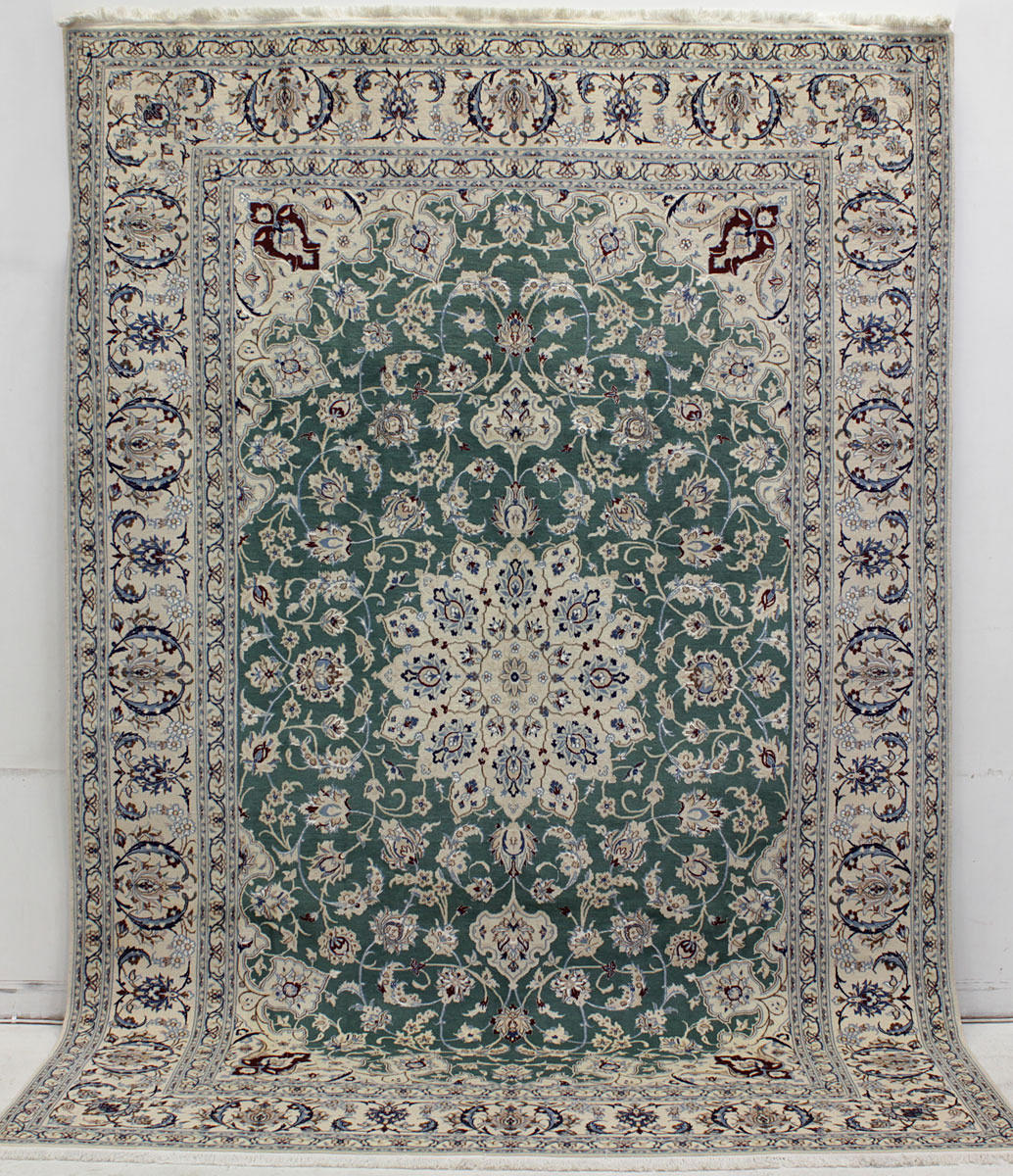 MATTA, Orientalisk, Nain med silkesinslag, 364 x 240 cm.