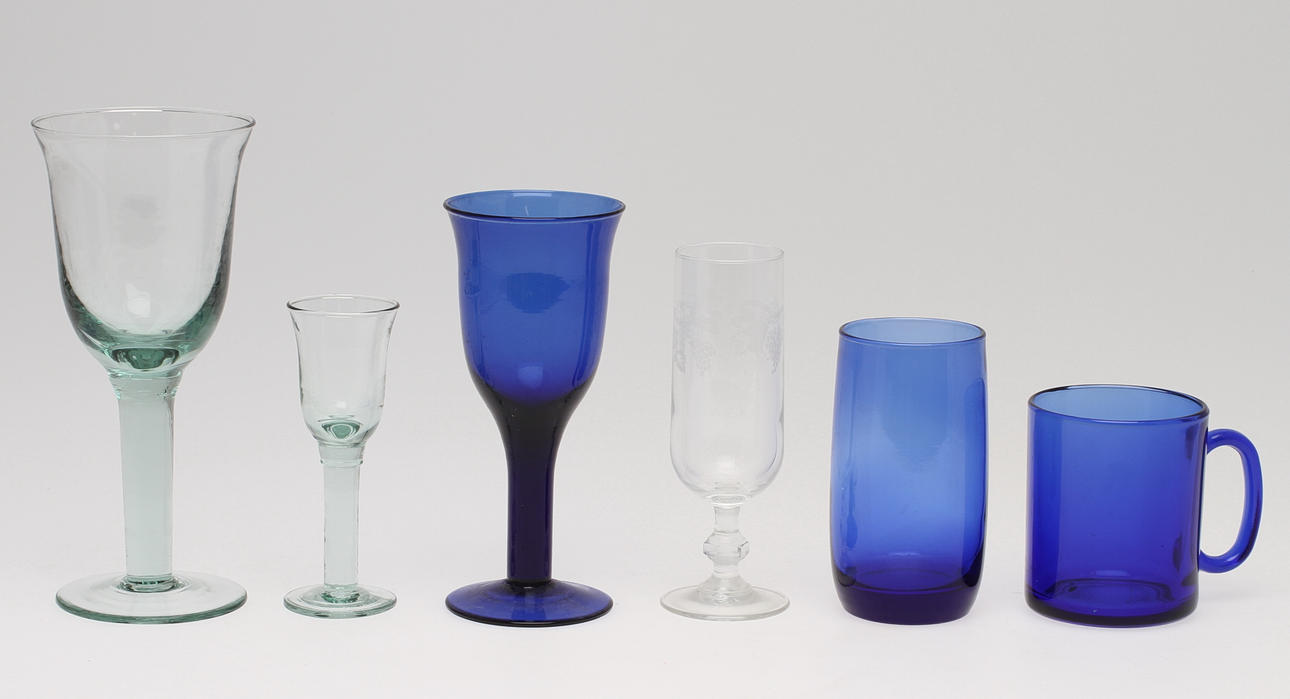 PARTI GLAS, 34 delar, bland annat vinglas. 19/2000-tal.