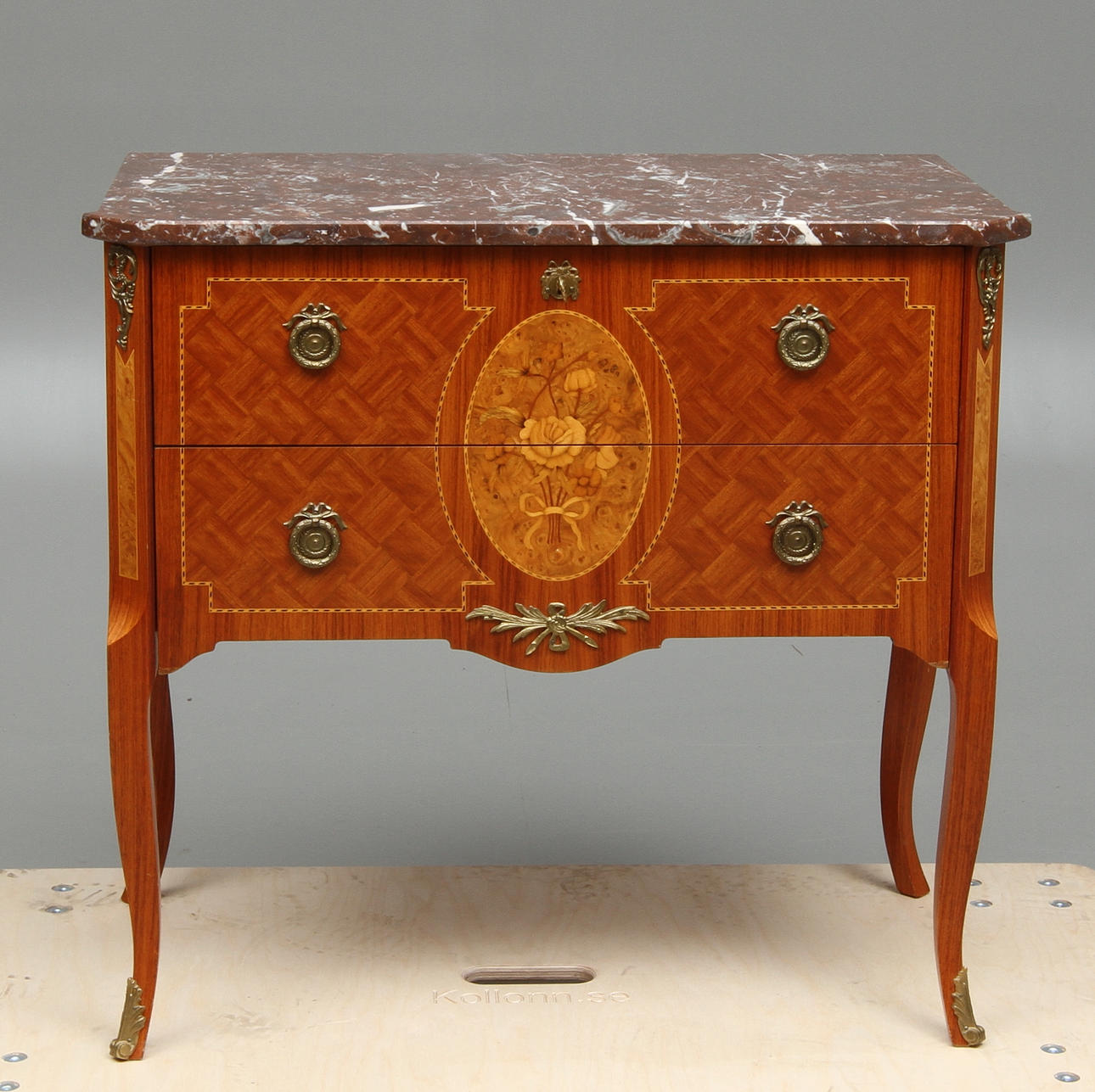 BYRÅ, med stenskiva, gustaviansk stil, 1900-tal.