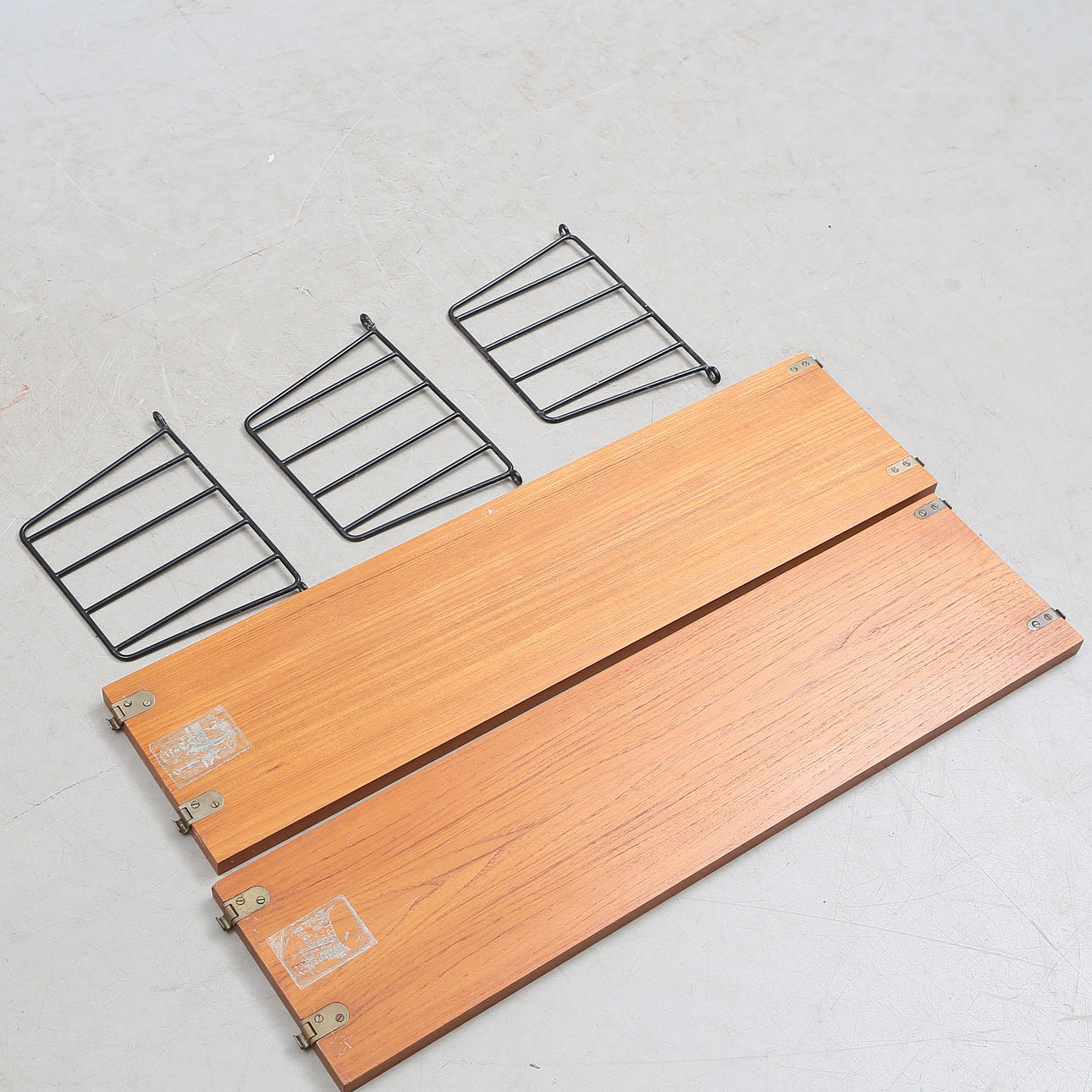 HYLLA, trä/metall, Stringtyp, 1900-tal.