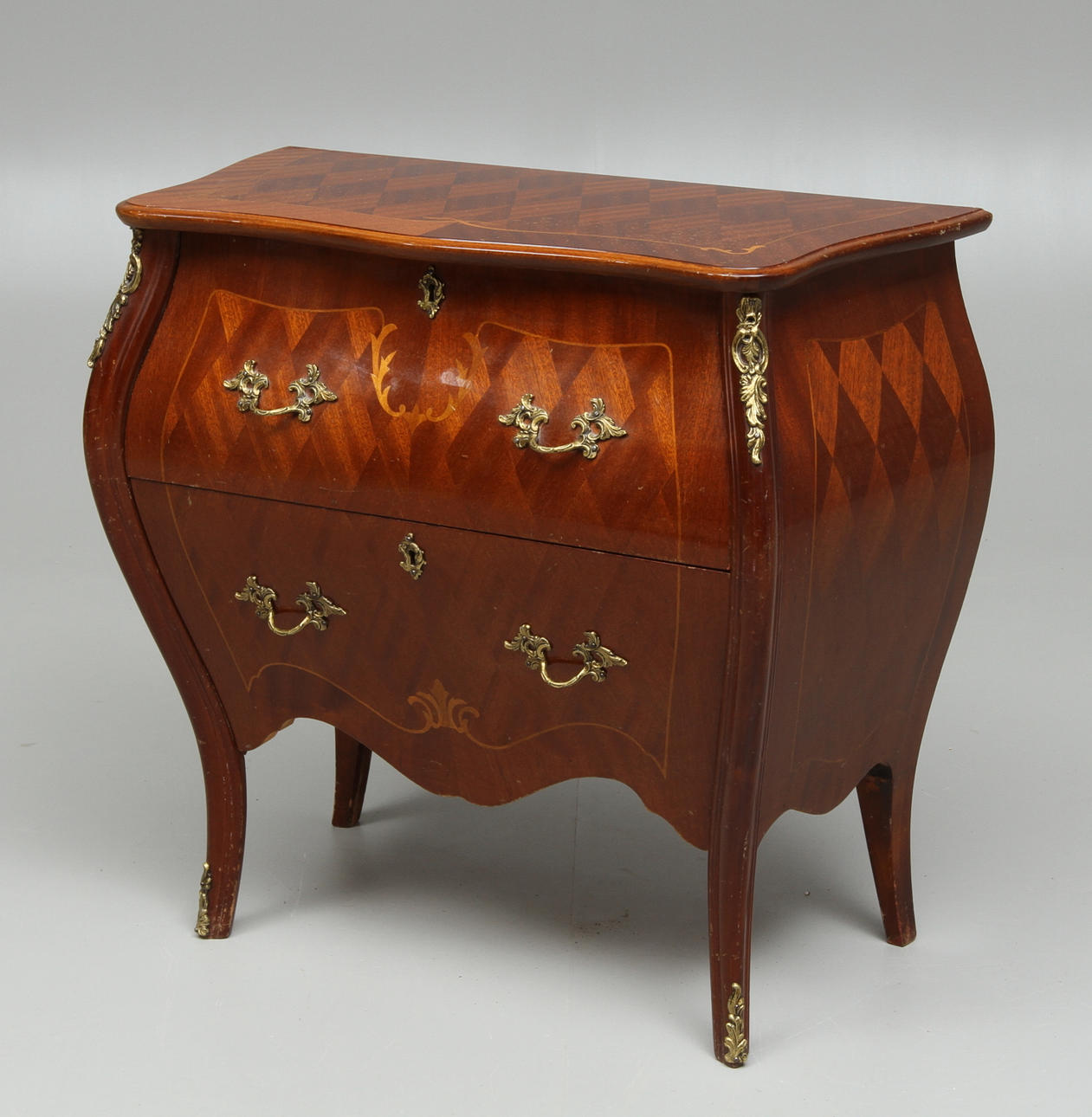 BYRÅ, rokokostil, 1900-tal.