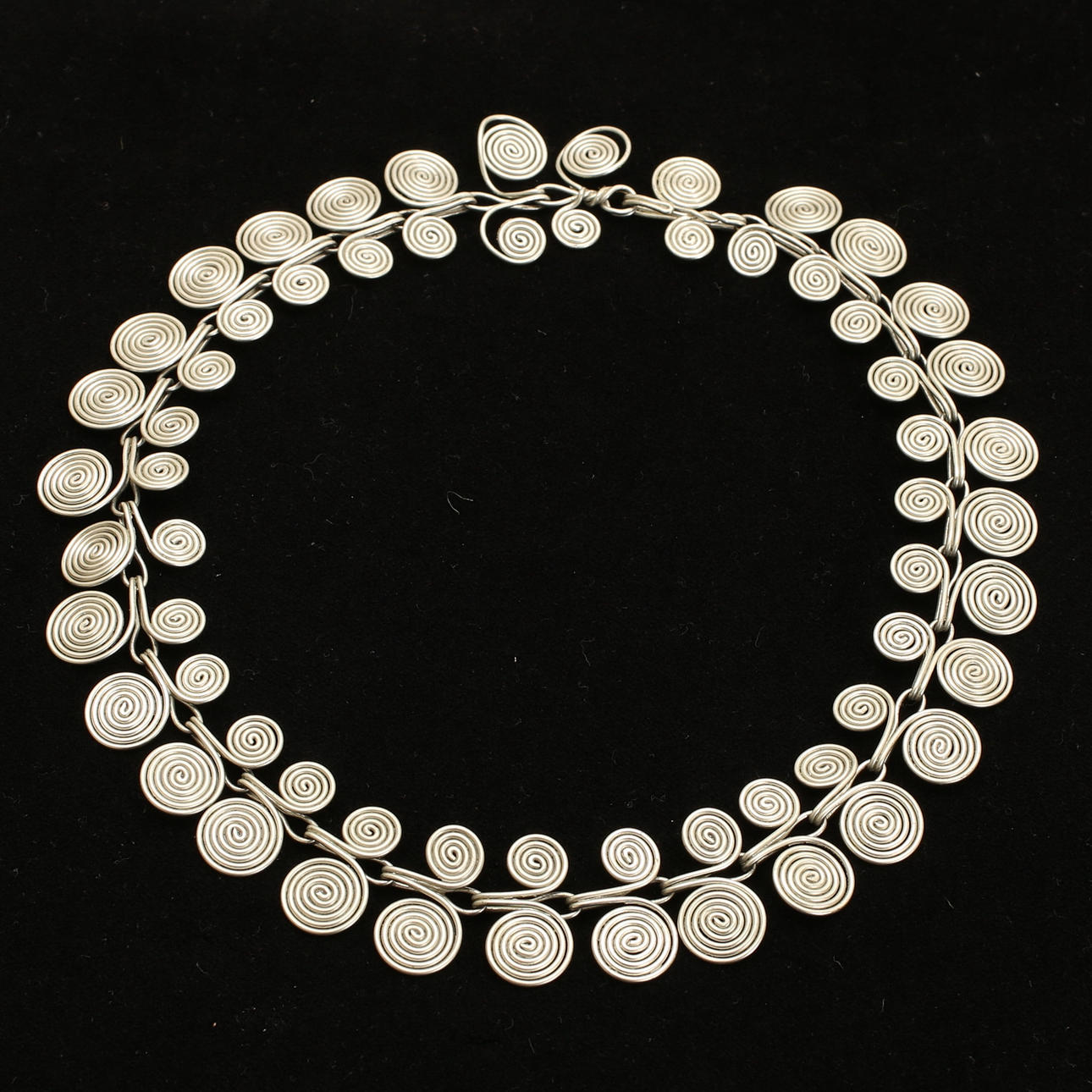 COLLIER, tenn, luffarslöjd.