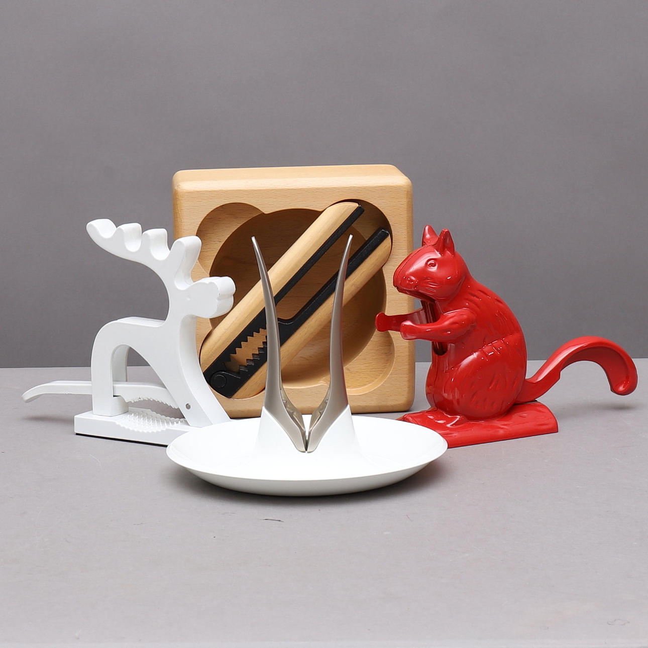 NUSSKNACKER, 4-tlg., u.a. Bodum & Vacu-Wein.