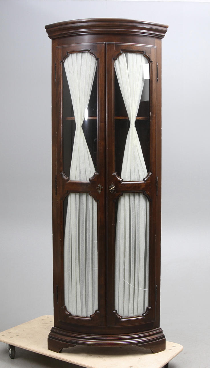 HÖRNSKÅP sent 1900-tal.