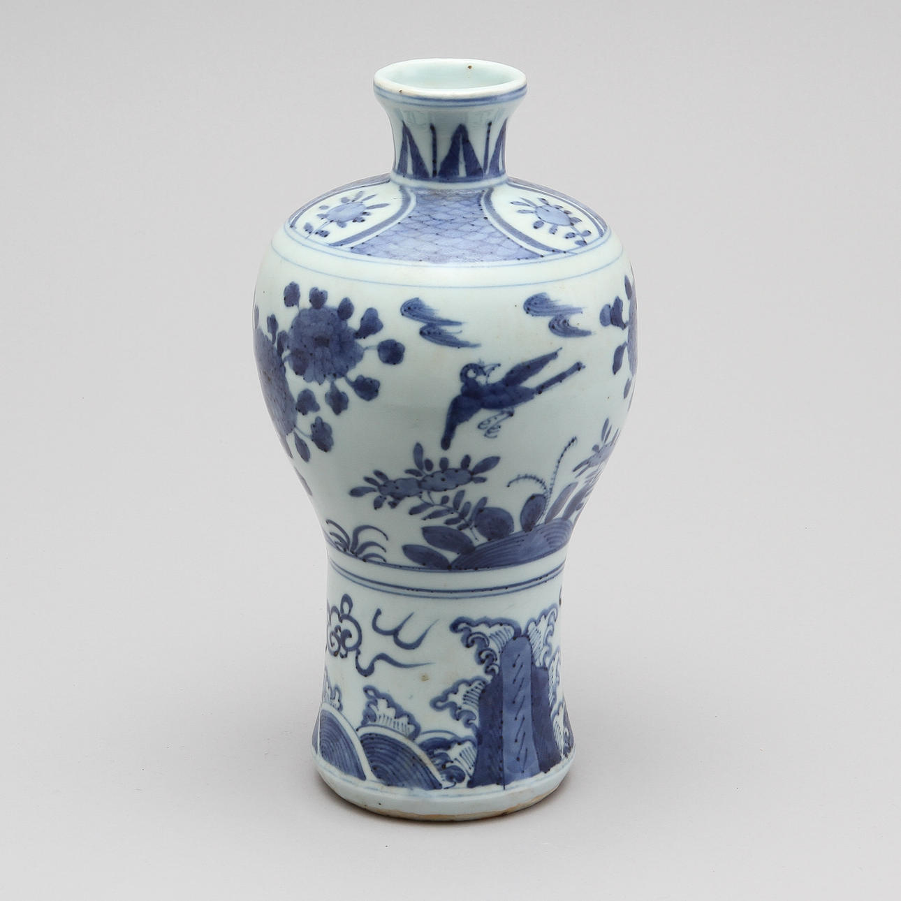 MEIPINGVAS samt URNA, porslin, Kina, bl a Transition.