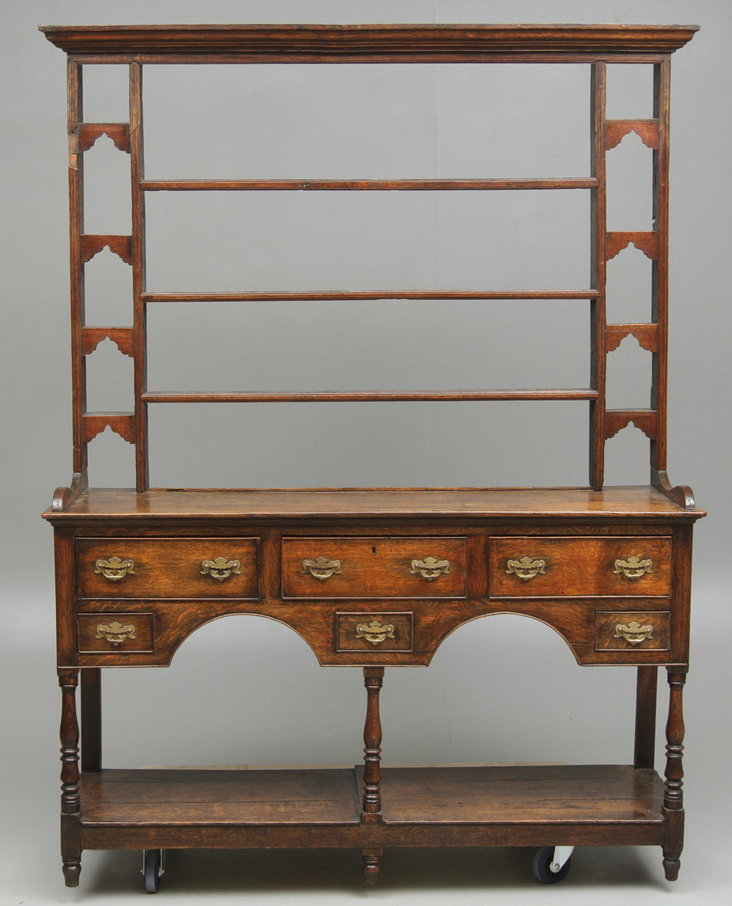 BUFFET mit Tellerregal, England, 19. Jahrhundert.