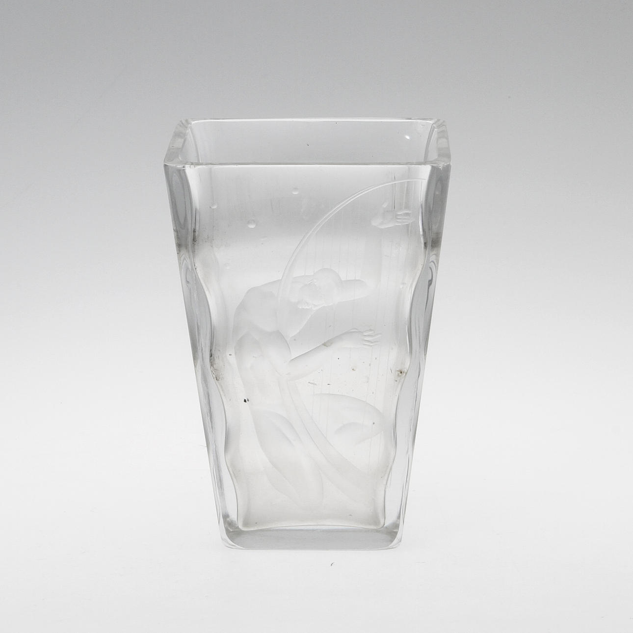 VICKE LINDSTRAND. Vas, signerad Lindstrand, Orrefors.