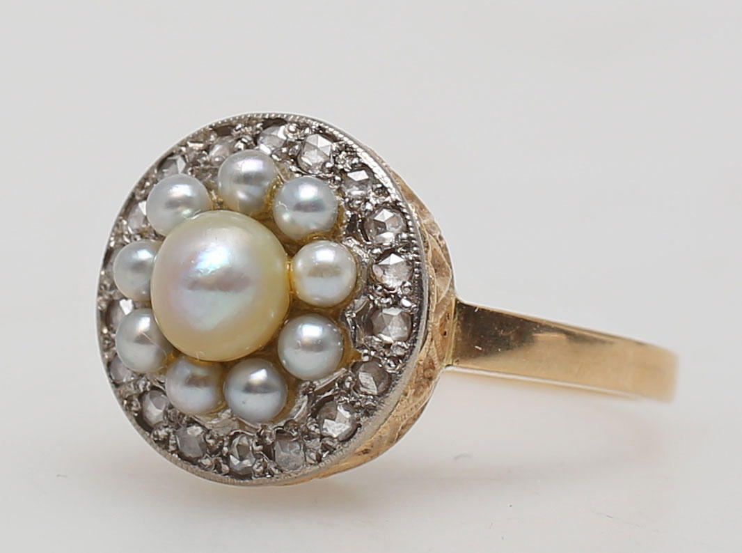 CARMOSÉRING MED PÄRLOR OCH DIAMANTER, rödguld, CGH, Halmstad, 1969.