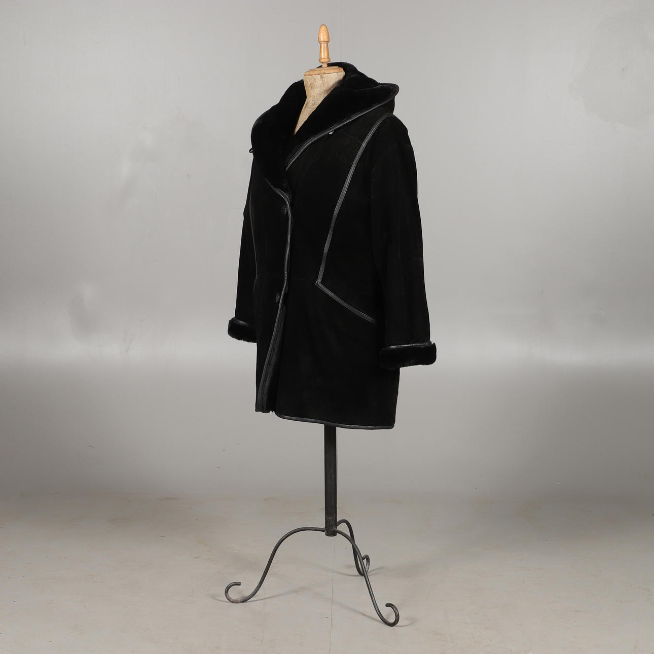 WILDLEDER MIT KAPUZE, Goldstein, Kopenhagen.