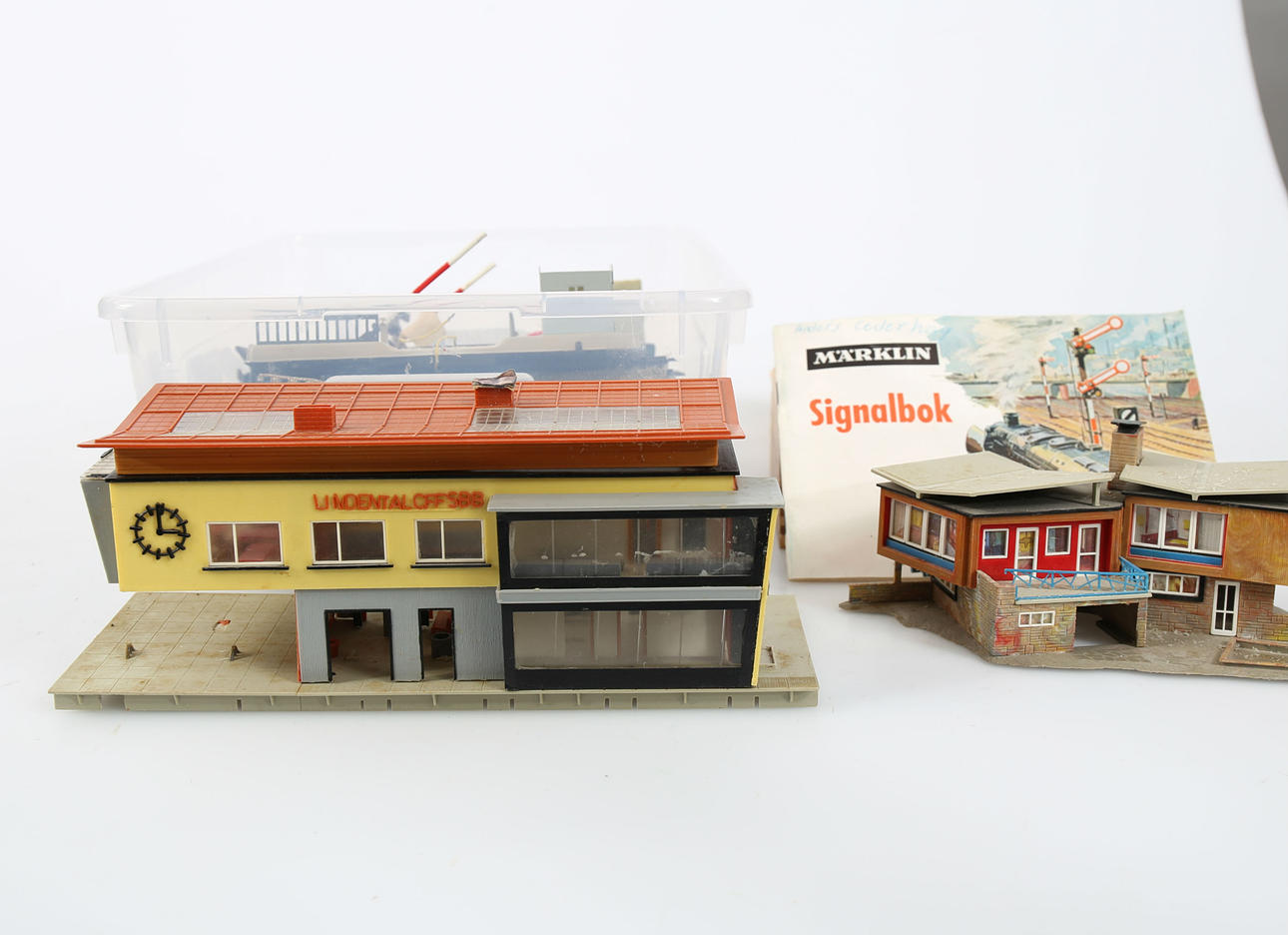 MÄRKLIN. Skenor, transformator och hus, 1960-tal.