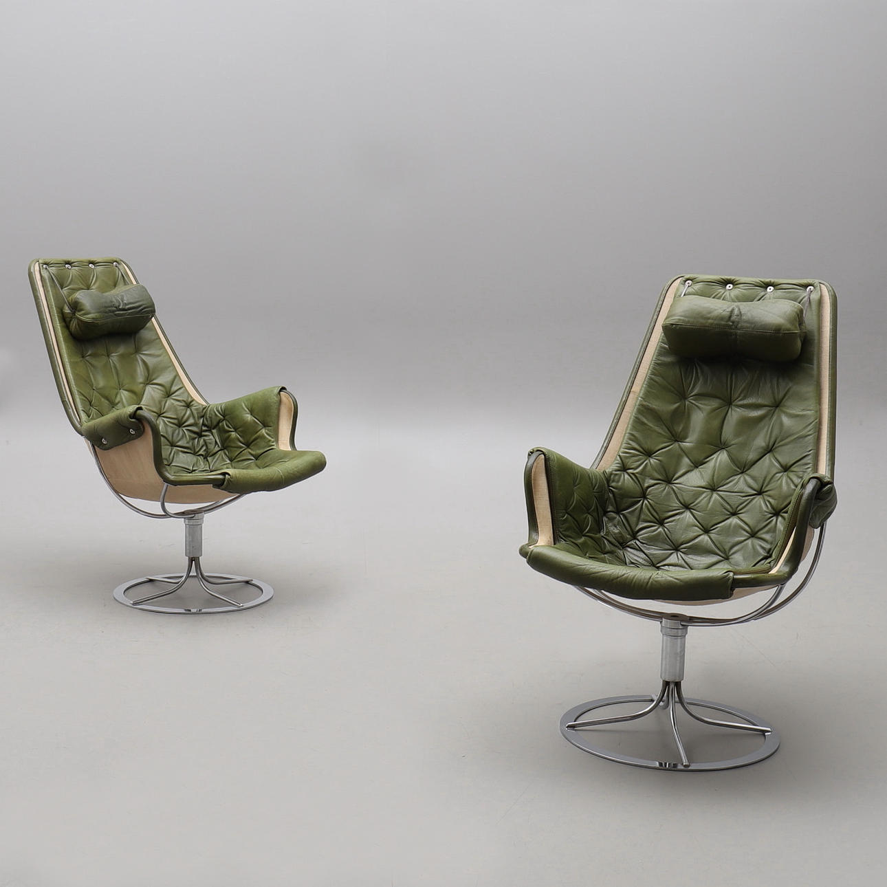 BRUNO MATHSSON. "JETSON", FÅTÖLJER, ETT PAR, DUX.