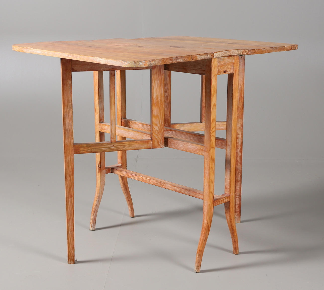 BARNSLAGBORD i furu, 1930/40-tal.