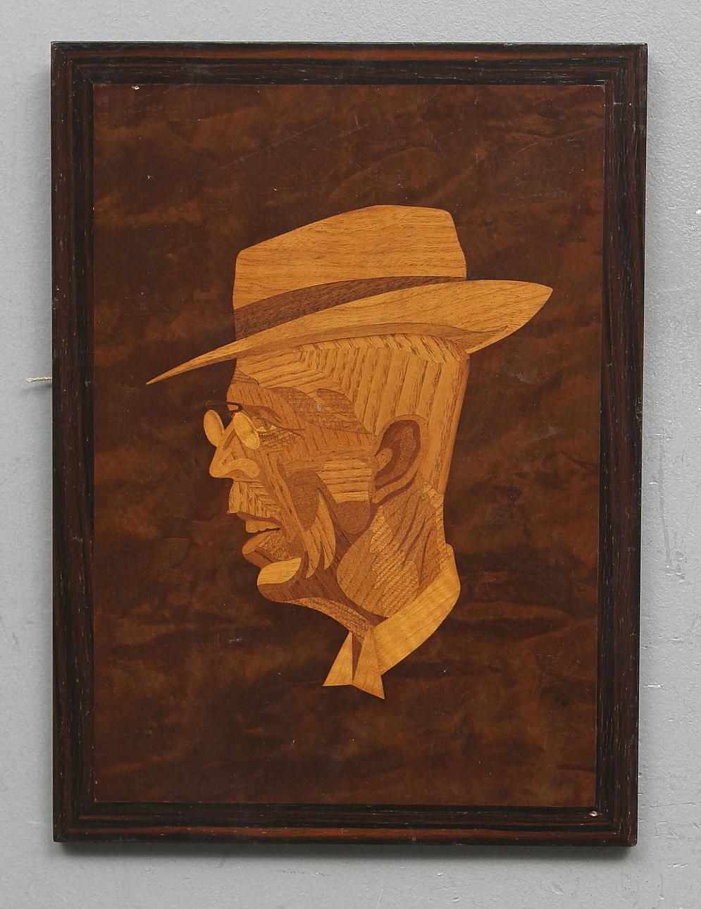 VÄGGPLAKETT ,Gewede, Mjölby intarsia, 1940-tal. Porträtt av Gustav V.