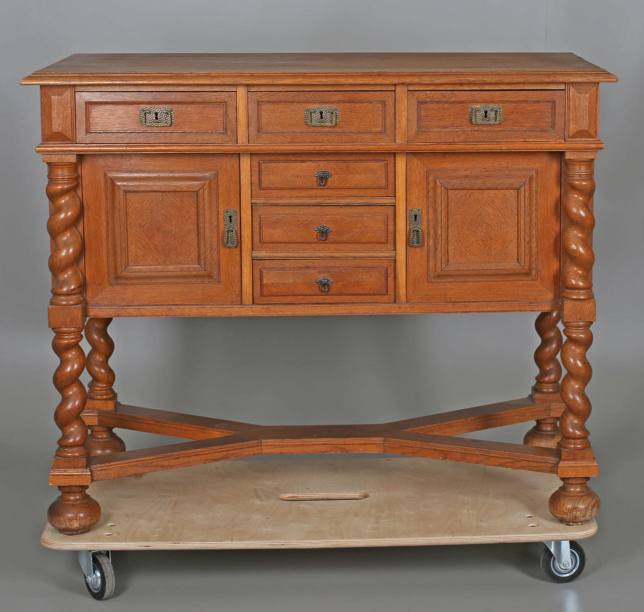 SKÄNK, barockstil, 1900-talets första hälft.