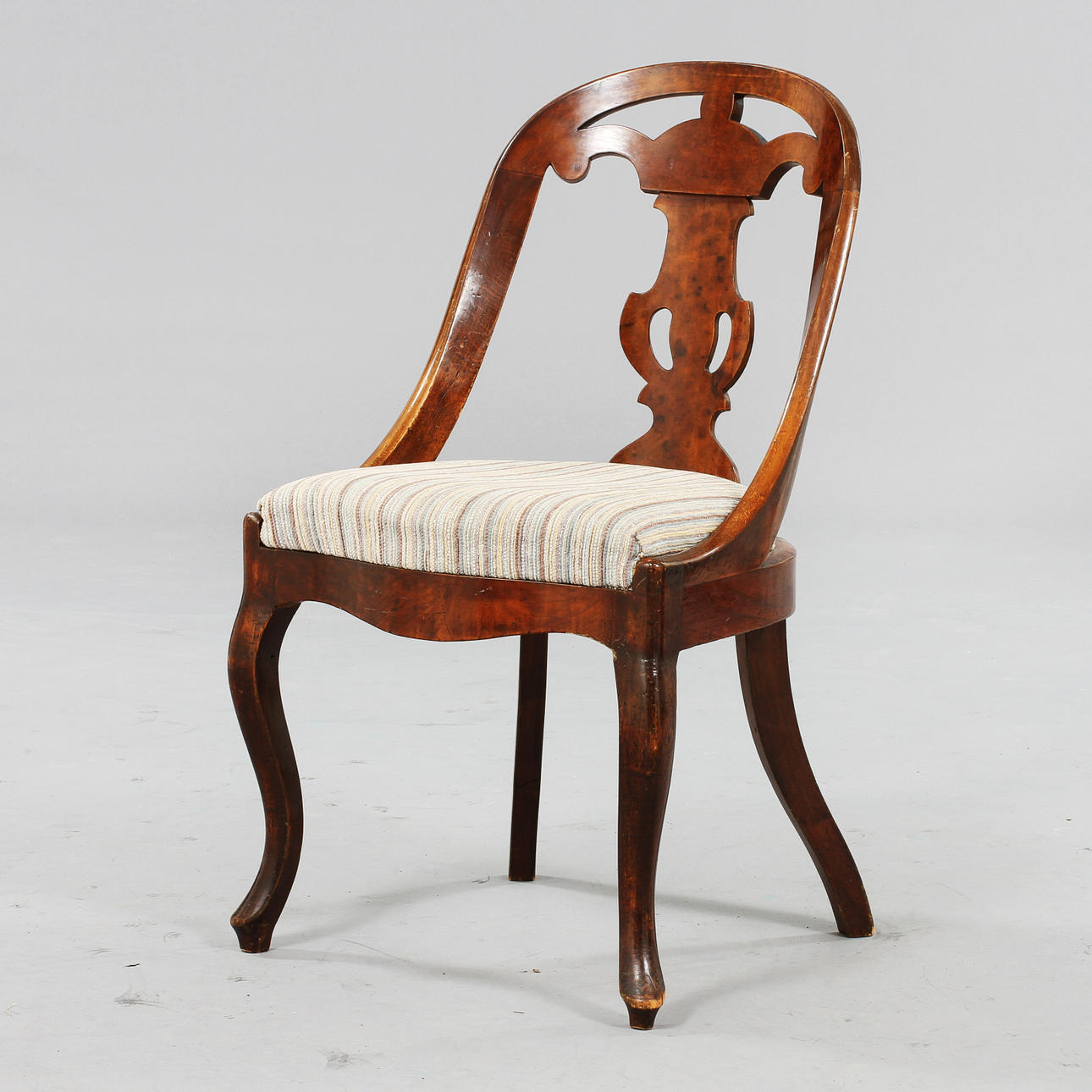 STOL s k Göteborgsstol samt FOTPALLAR, ett par, 1800-tal.