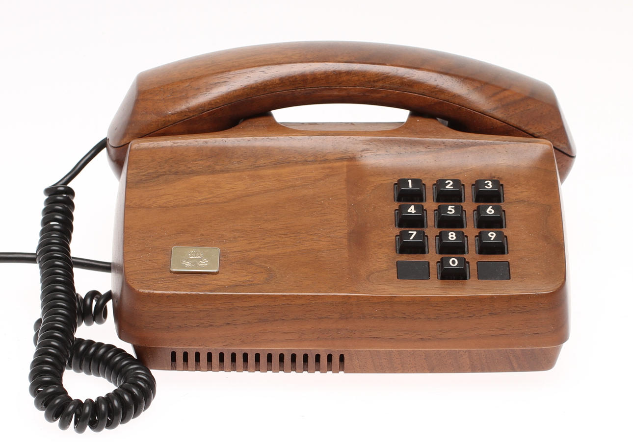 BORDSTELEFON, Teli, valnöt, 1981.