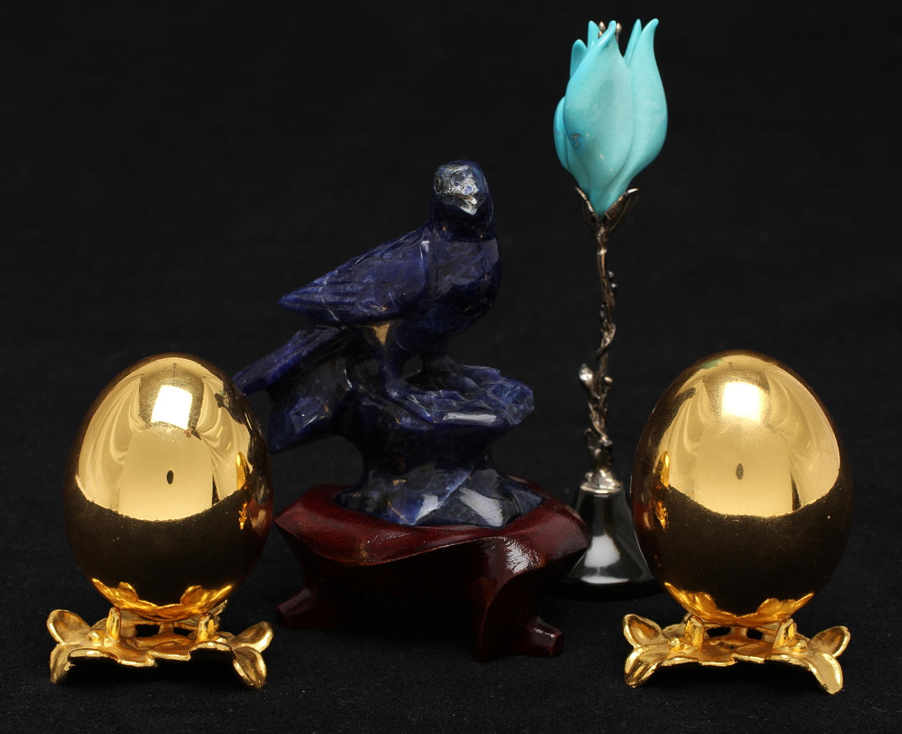 PARTI, 4 delar. Fågel lapiz lazuli, 2 ägg guldpläterade samt turkosros.