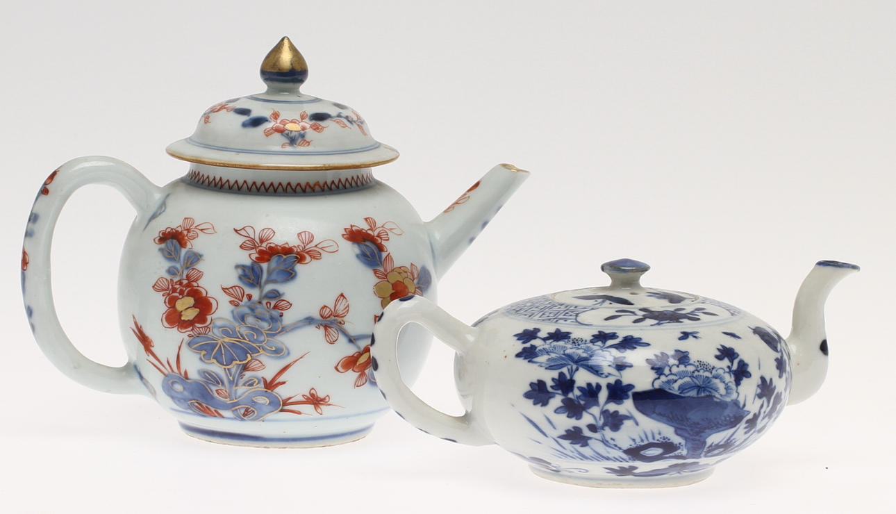 TEKANNOR 2 st, porslin, orientaliska, 1800-tal.