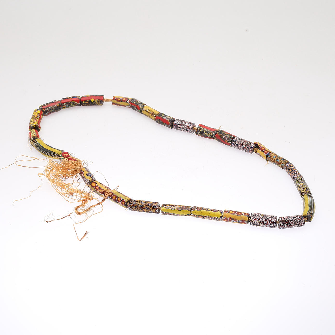 KAULAKORU LASIHELMILLÄ, Afrikka.