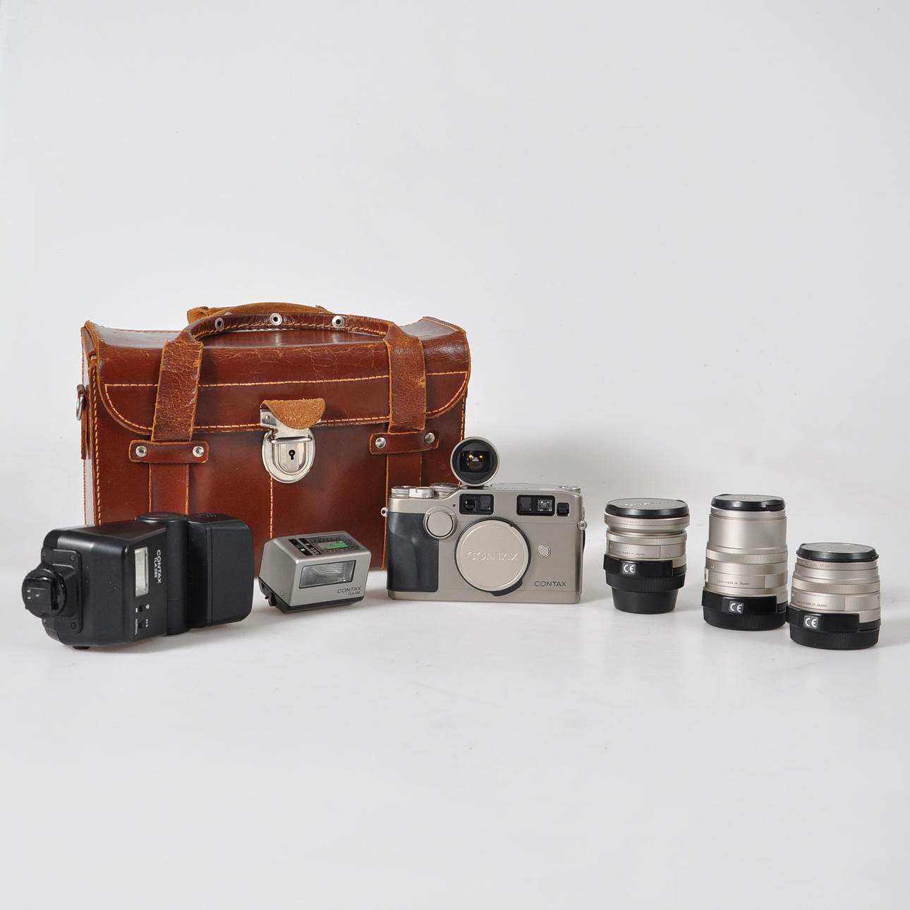 CÁMARA, Contax G2 y accesorios y bolsa.