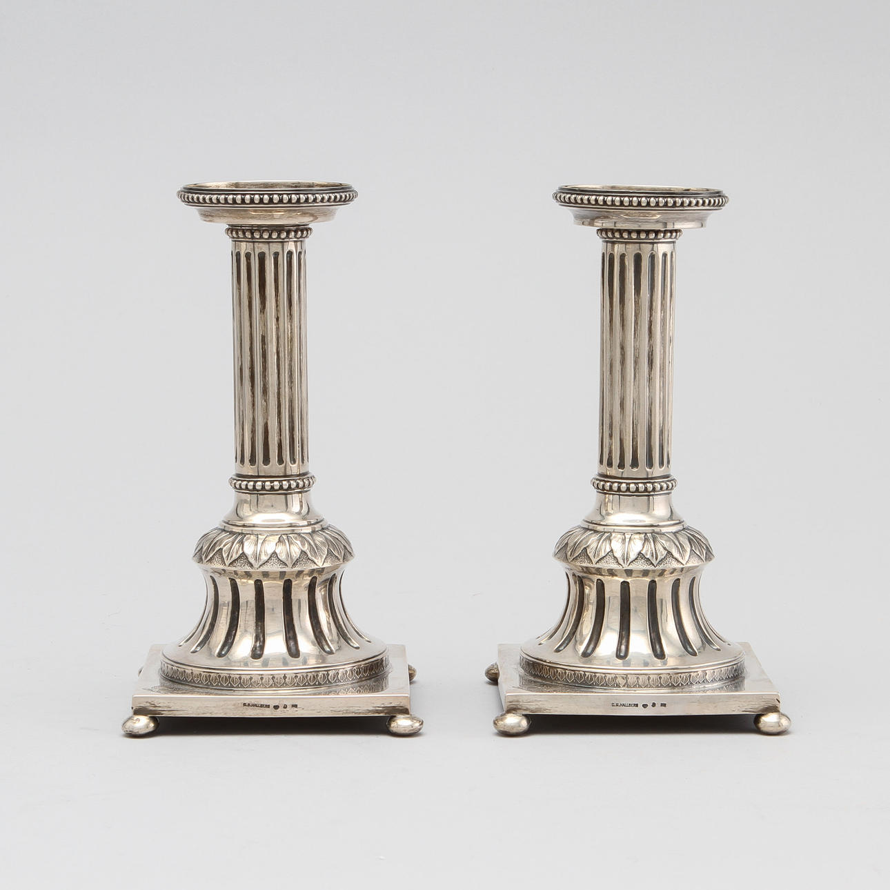 LJUSSTAKAR, ett par, silver, C G Hallberg, 1896.