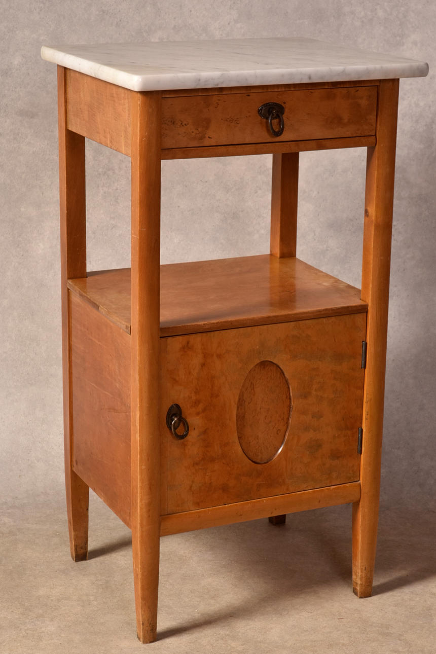 POTTSKÅP MED MARMORSKIVA 1920 tal.