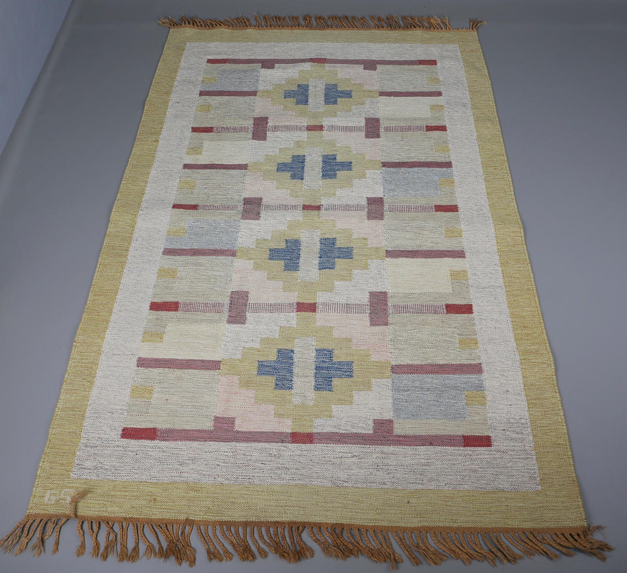 RÖLLAKANSMATTA. Signerad G S, 1970/80-tal.