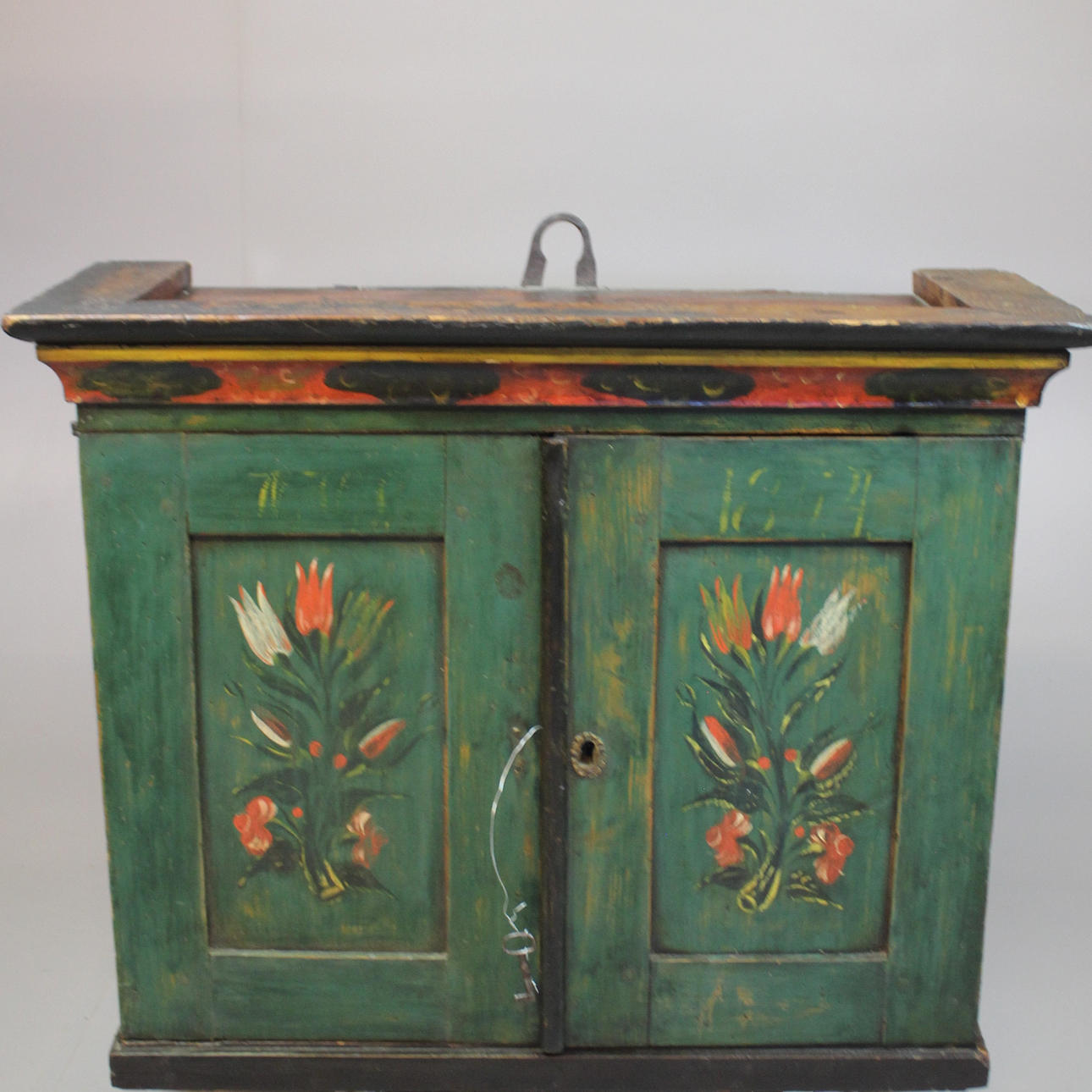 GABINETE DE PARED, hombre común.