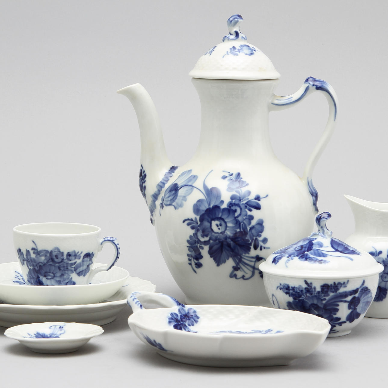KAFFESERVIS, 27 delar, porslin, Blå blomst, Royal Copenhagen.