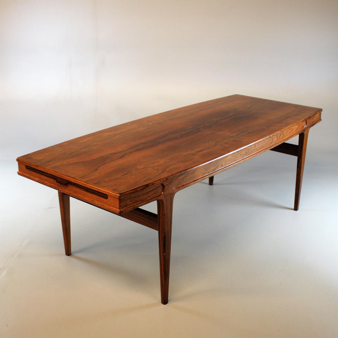 SOFABORD Johannes Andersen, model F102, palisander.