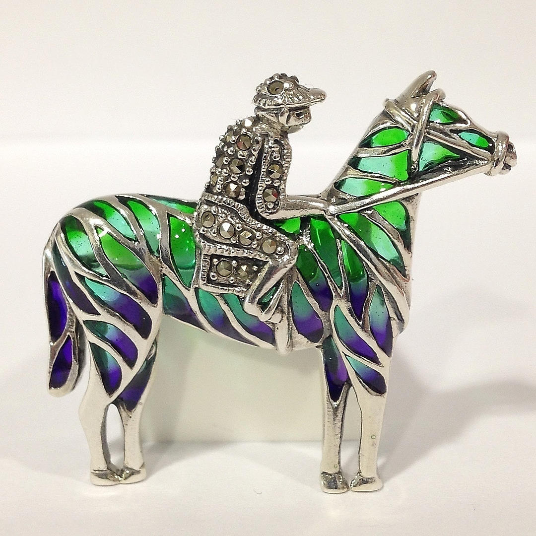 BROCHE / COLGANTE CARRERAS DE CABALLOS.
