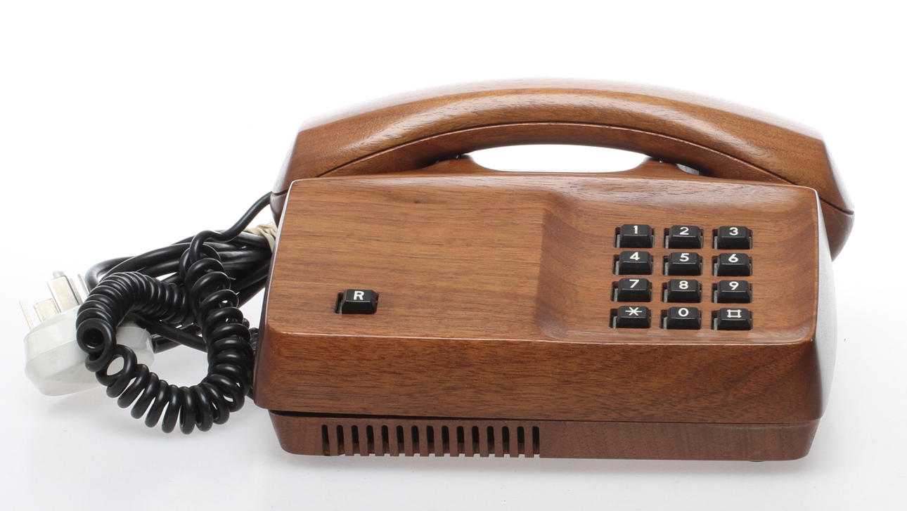 BORDSTELEFON, Teli, valnöt, 1981.