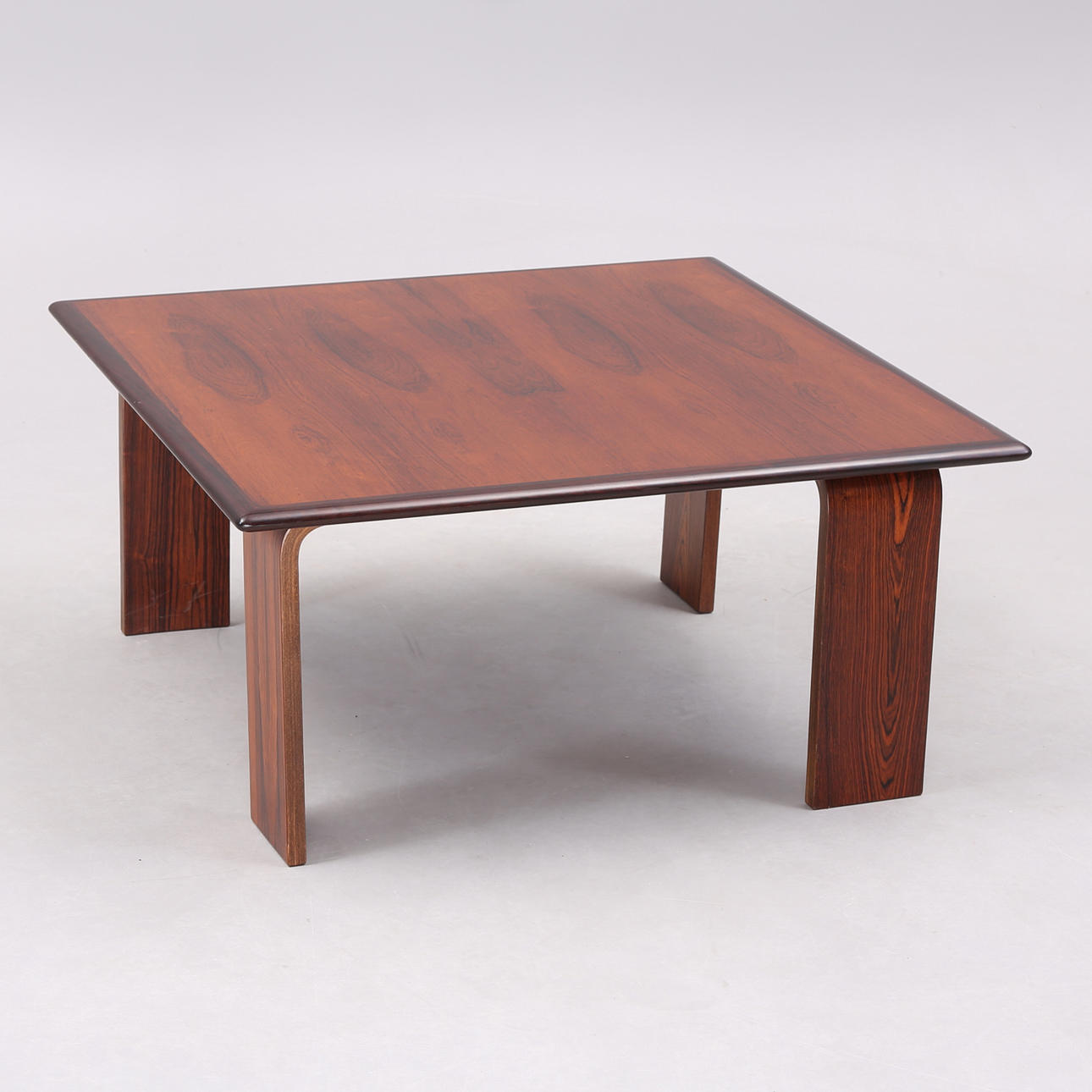 RASMUS SOLBERG. Sofabord/lampebord, jacaranda, Norge.