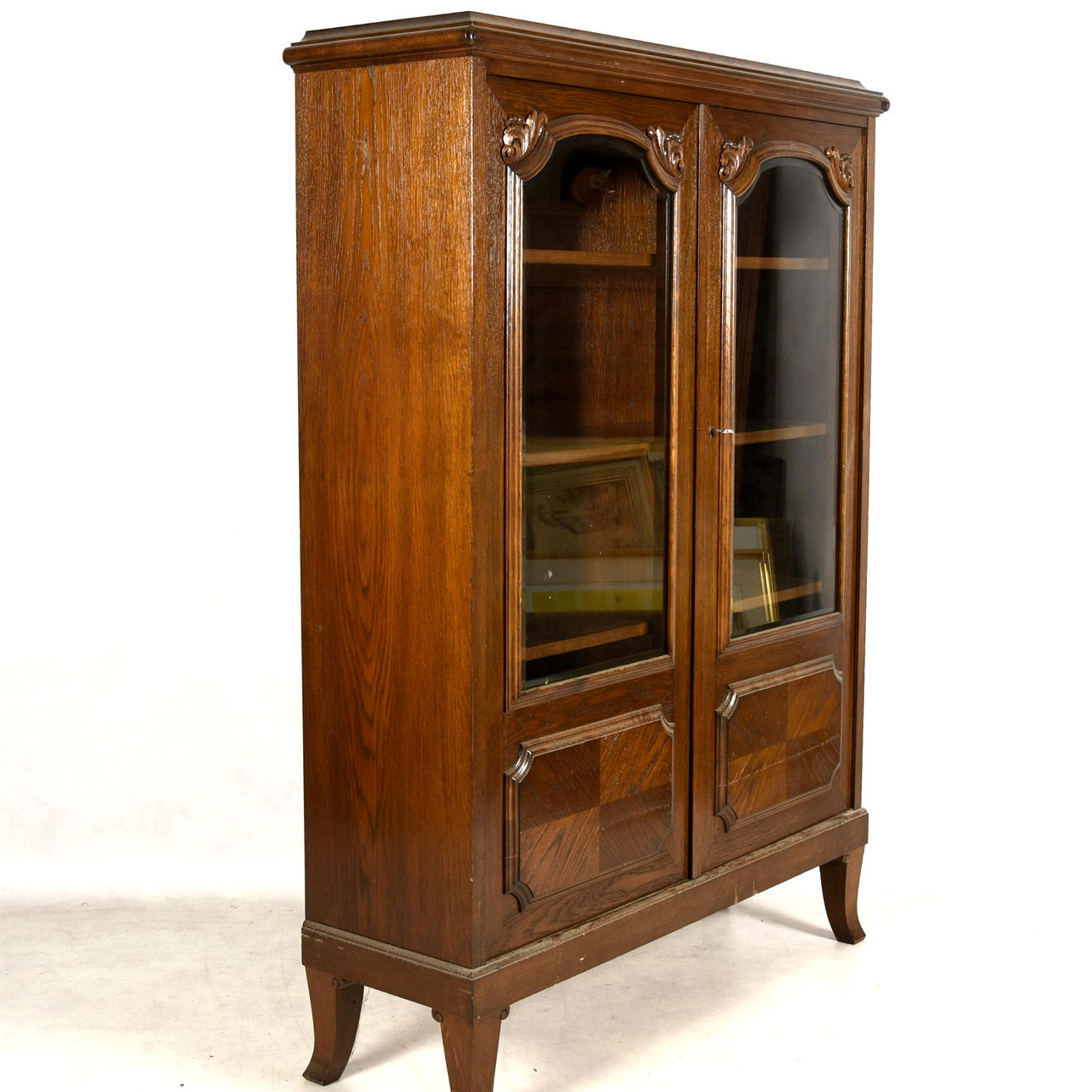 BÜCHERSCHRANK, Eiche, erste Hälfte des 20. Jahrhunderts.