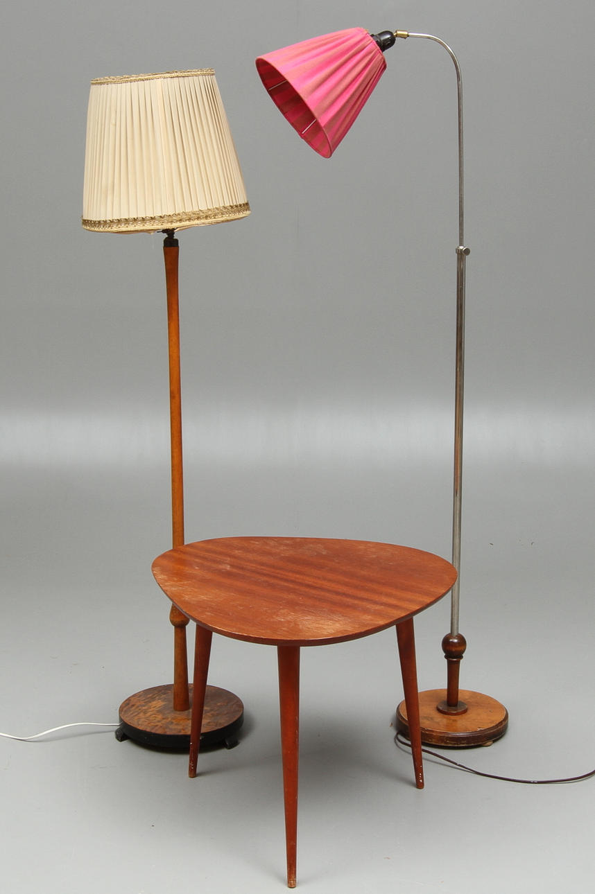 GOLVLAMPOR 2 st samt SOFFBORD, teak, 1950/60-tal.