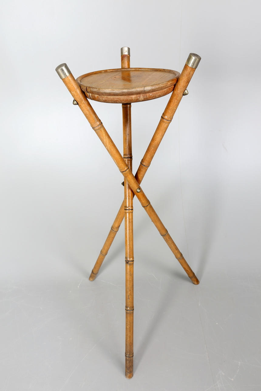 TRÄPIEDESTAL, 18/1900-tal.