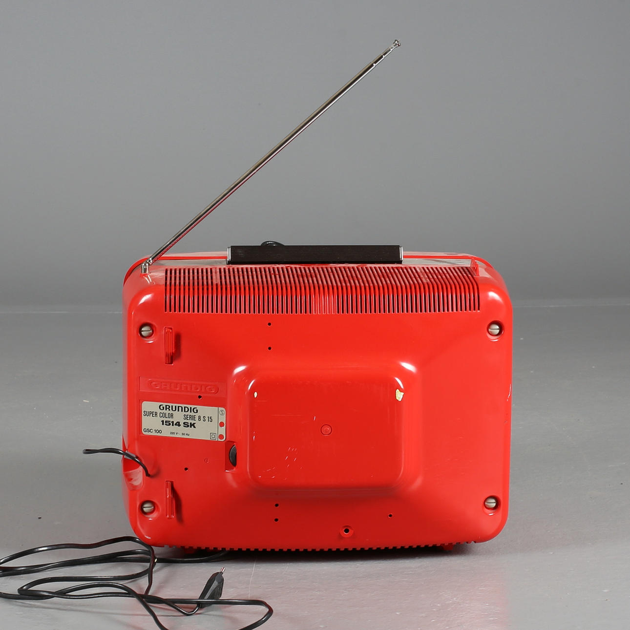 TV, Grundig, super color, 1514 SK, 1970/80. Otros - Técnica moderna y  electrónica - Auctionet