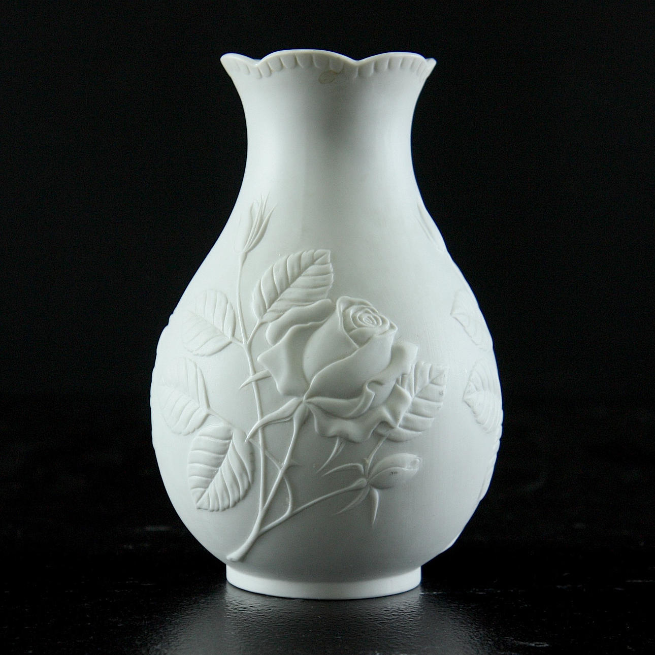 VAS, porslin, Kaiser, Germany, sign M Frey.