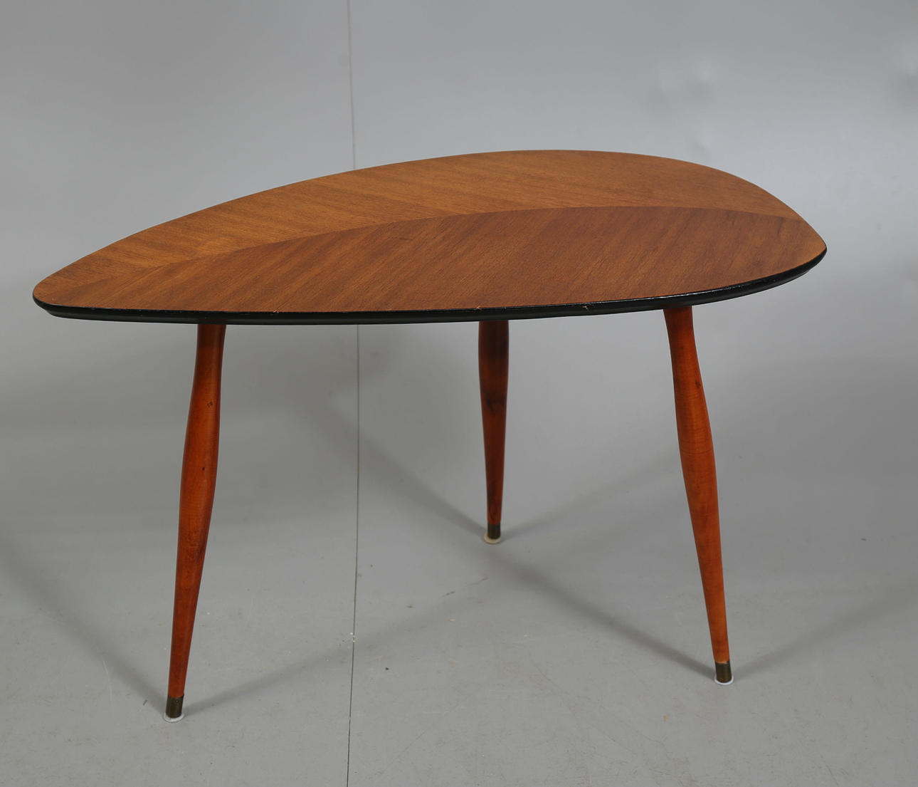 BORD, lövformat, möjligen Ikea, 1950-60-tal.