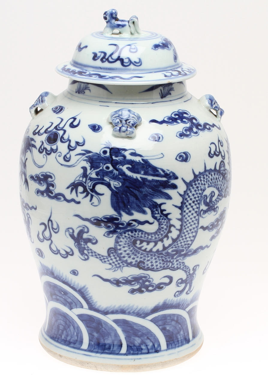 LOCKURNA, porslin, Kina, dekor av drakar.