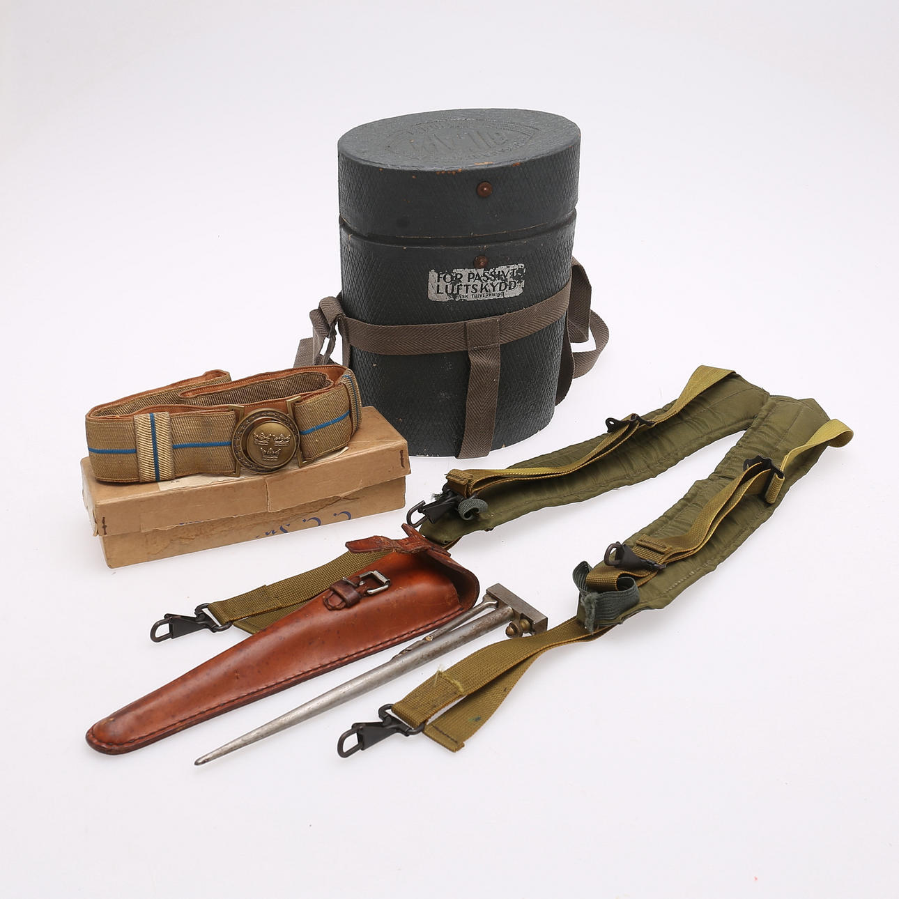 MILITÄRARTIKEL, Gasmaske, Gürtel etc.