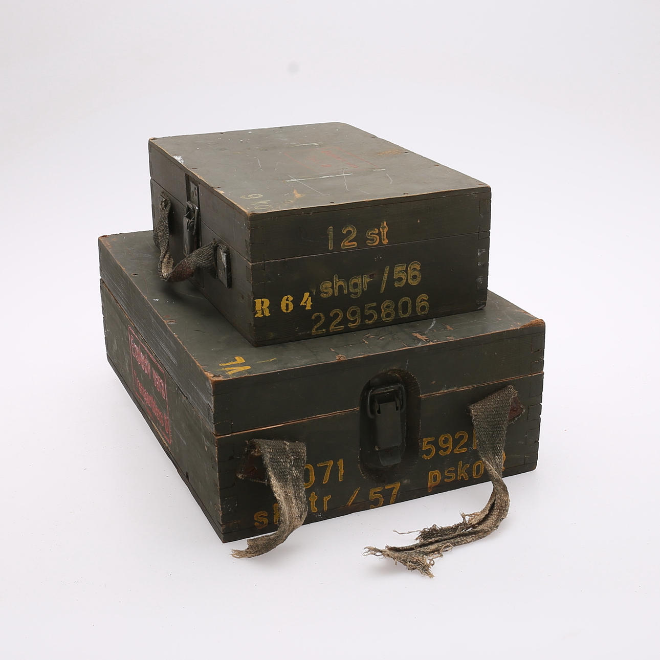 CAJAS MILITARES para explosivos, 2 piezas, madera.