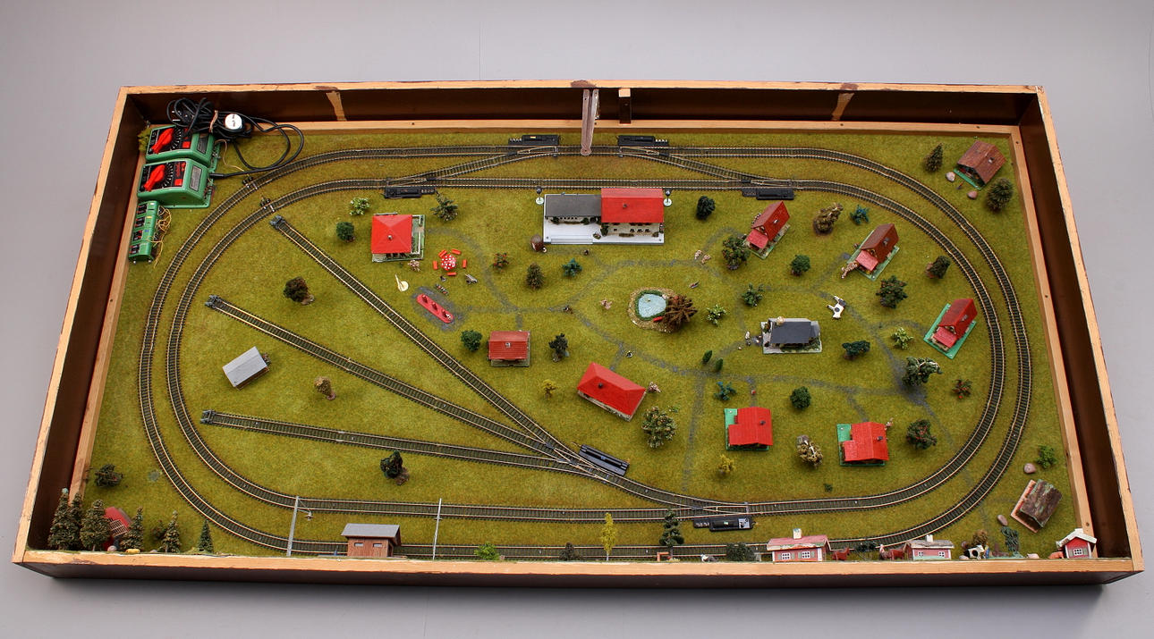 TÅGBANA Fleischmann, vägghängd.